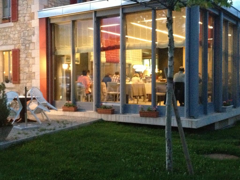 Hotel Au Boeuf Rouge Crassier Exterior foto