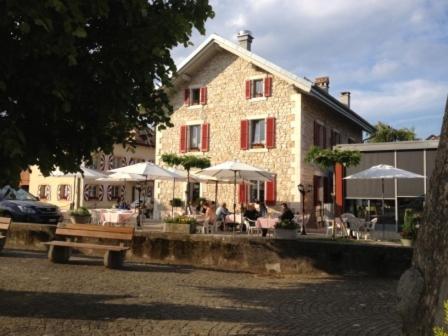 Hotel Au Boeuf Rouge Crassier Exterior foto